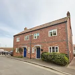 Host & Stay - The Signal House