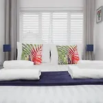 Milton Heights - Modern 2 Bedroom Apartment With Terrace In Portsmouth