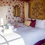 Pass The Keys The Delightful Amelia Suite