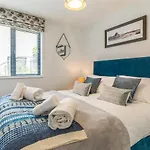 1 Putsborough - Luxury Apartment At Byron Woolacombe, Only 4 Minute Walk To Woolacombe Beach!