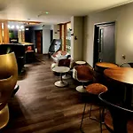 Pinnacle Suites Hotel