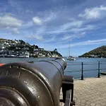 Seascape - Waterfront Apartment, Glorious Views And Parking