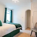 Clifford House - Prime Location - Free Parking, Fast Wifi And Smart Tv By Yoko Property