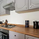 Suite #1 - Central Location - Private Ensuite, Smart Tv, Fast Wifi And Free Parking - By Yoko Property