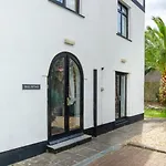 Wall Cottage Group