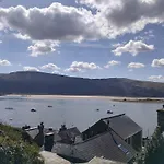 2-Bedroom Cottage With Sea Views
