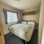 Great 8 Berth Caravan At Seawick Holiday Park, Clacton-On-Sea Ref 27053R