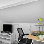 Spacious Townhouse With Accessibility Adapted Garden Apartment, Off Road Parking, Near Home Park, Jaccuzi Bath, Office Space, Sleeps 15