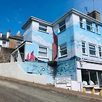 Apters Hill House