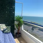 'Coastal Views' Apartment In Southbourne