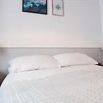 Stone'S Throw Guest House