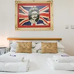 The Edge - Parking - By Brighton Holiday Lets